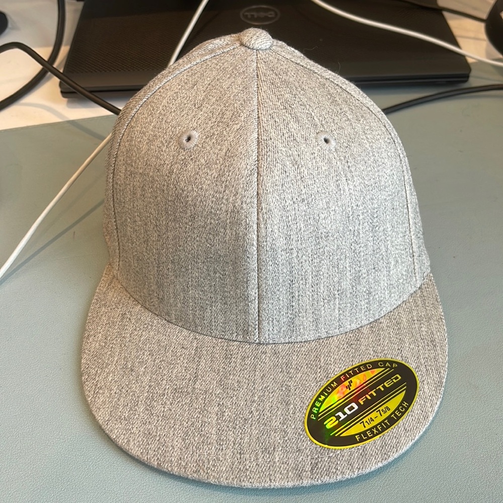 210 fitted hat - new